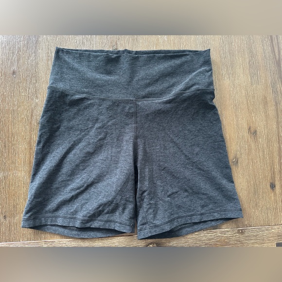 TNA Grey Bike Shorts - Size 1X - Picture 4 of 4